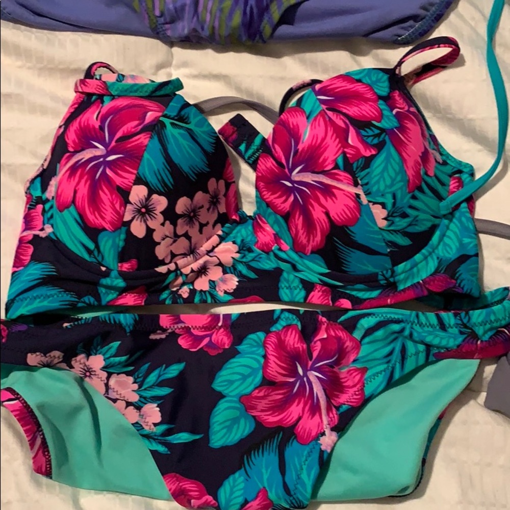 Assorted bathing suits - Picture 2 of 5